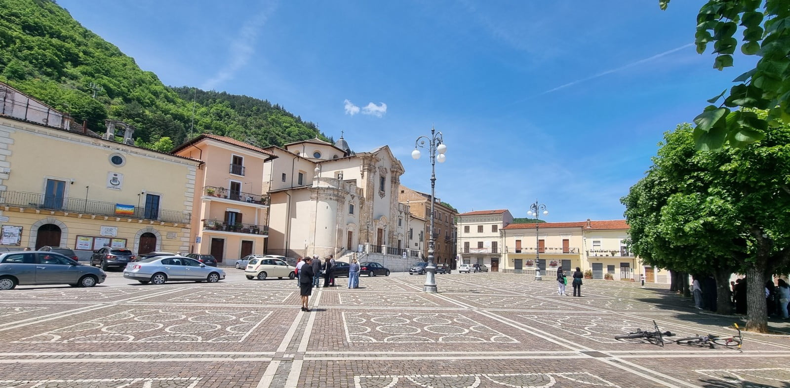 Intervento di riparazione rete idrica S.P. 22 interno abitato di Luco dei Marsi Via Duca degli Abruzzi 147.